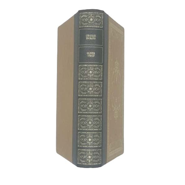 Charles Dickens' Oliver Twist -  E S
