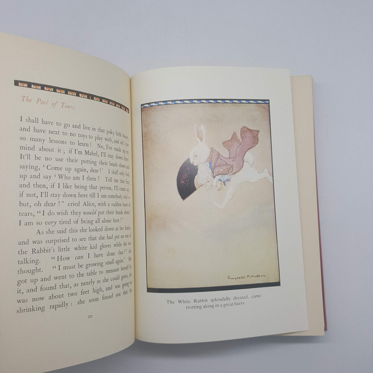 Alice's Adventures in Wonderland by Lewis Carroll - Hodder and Stoughton, 1982