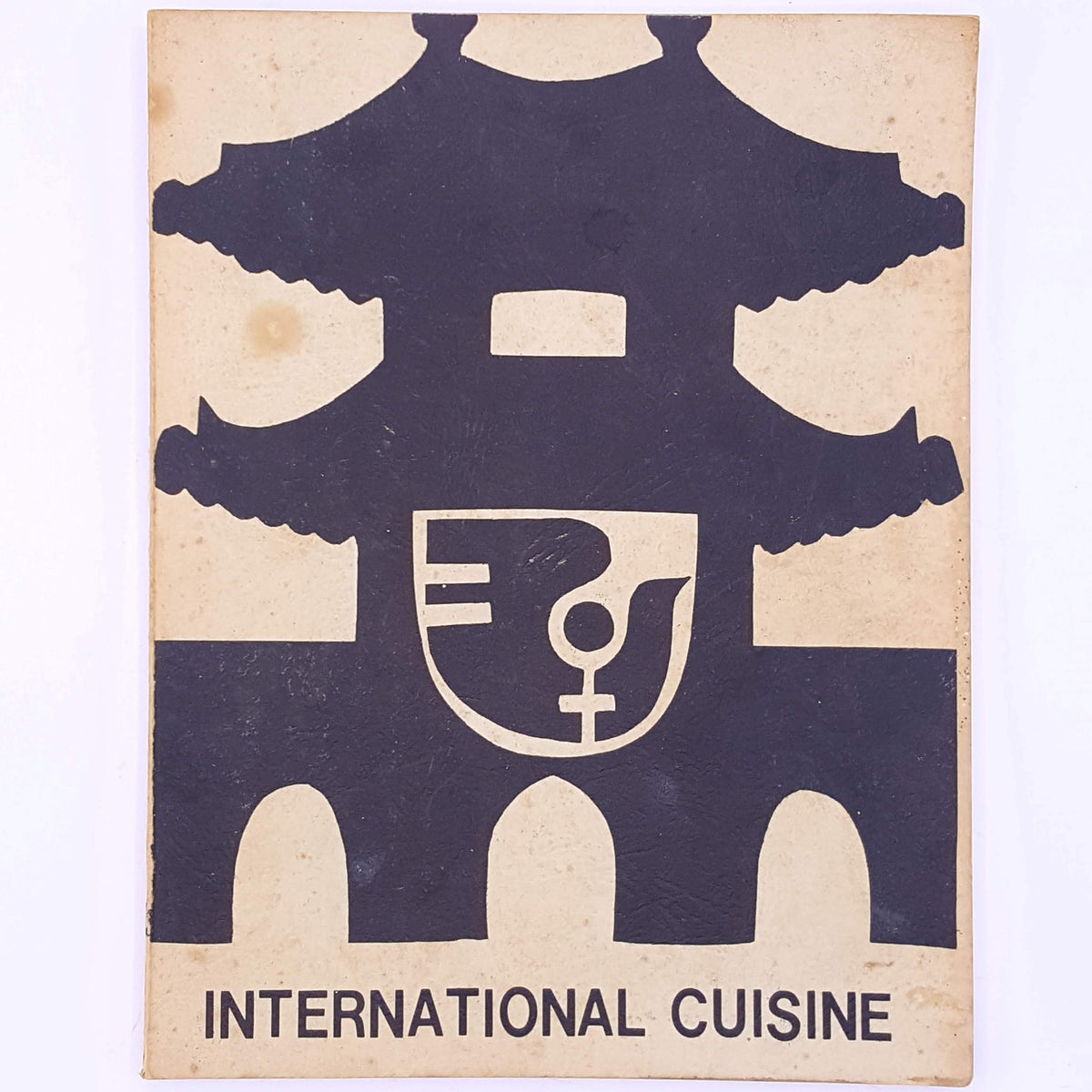 antique-International-Cuisine-United-Nations-Women&#39;s-Guild-classic-books-old-vintage-country-house-library-decorative-thrift-patterned-