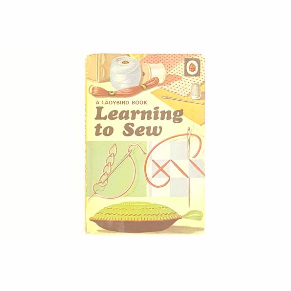 Learning to Sew by Noreen Davis 1972 (Ladybird 633) - Country House Library