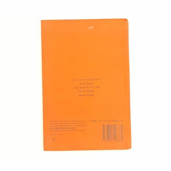 Ladybird 819: First Steps in First Aid by Ian Roy 1981 - First Edition