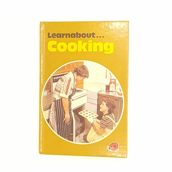 Ladybird 634 Learnabout: Cooking by Lynne Peebles 1977 - Country House Library