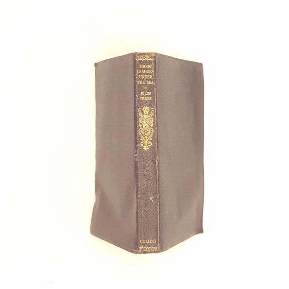 Jules Verne's 20,000 Leagues Under The Sea - Country House Library 