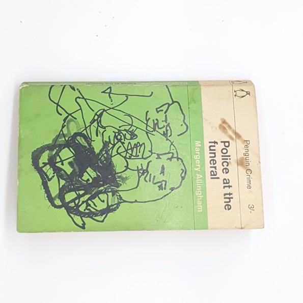 Police at the funeral by Margery Allingham, penguin,1963