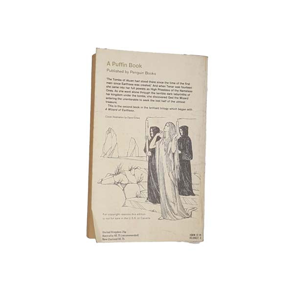 The Tombs of Atuan by Ursula K. Le Guin - Puffin, 1974